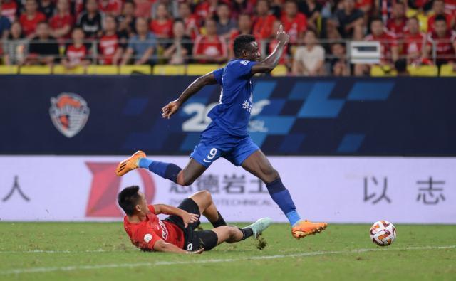 开云体育下载入口-【中超】阿齐兹破门邓涵文染红 蓉城0比1三镇遭连败