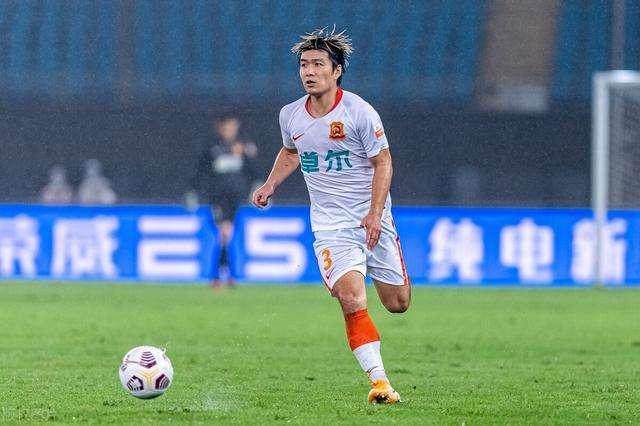 【中超】赵宏略梅开二度 武汉5比2逆转送青岛11连败