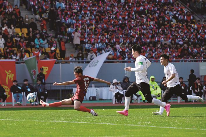 kaiyun-绿茵封王！秀洲夺冠！|秀洲队|南湖晚报|平湖队|足球|联赛_新浪体育_新浪新闻